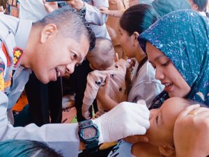 Kapolres kep mentawai berpartisipasi dalam menggelorakan PIN polio di wilayah mentawai