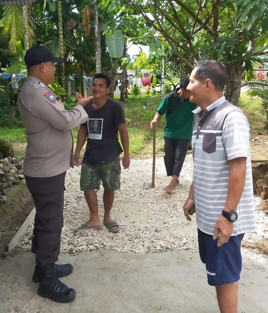Bhabinkamtibmas Desa Saurainu dan Desa Matobe Sosialisasikan Kamtibmas