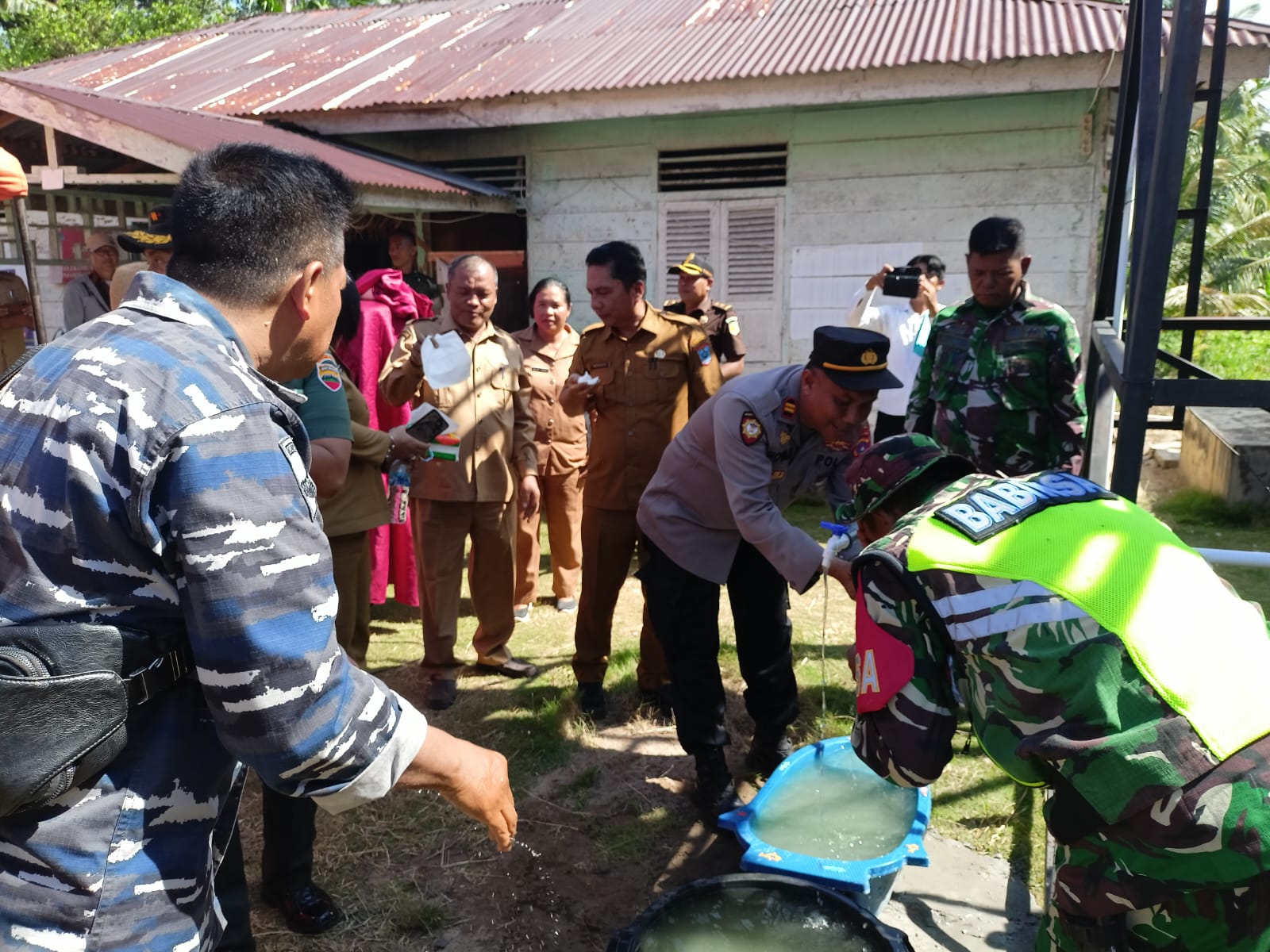 Sinergi untuk Kesejahteraan Kapolsek Sipora Hadiri Peresmian Sumur Bor TNI AD di Desa Nemnem