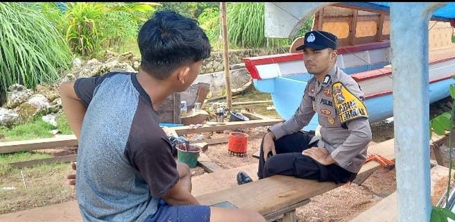 Bhabinkamtibmas Desa Sinaka Peringatkan Masyarakat Akan Potensi Banjir Saat Musim Hujan