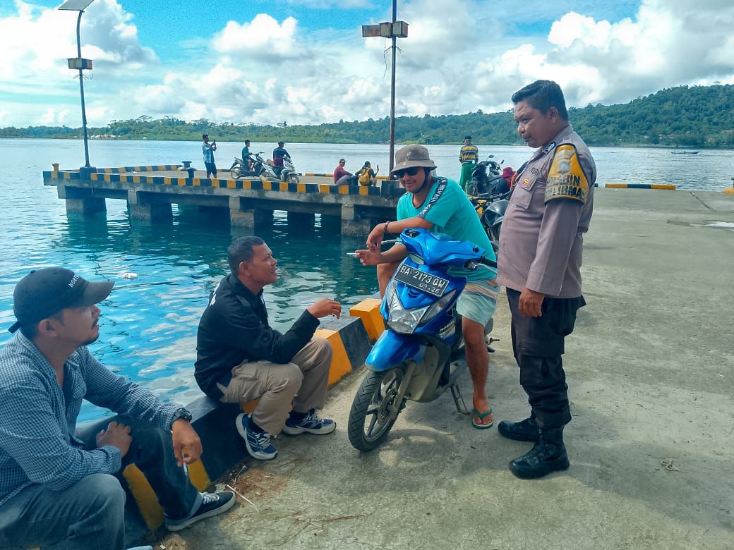 Bhabinkamtibmas Polsek Sikakap Bripka Karuwing Himbau Warga Desa Silabu untuk Bersama-sama Menjaga Kamtibmas