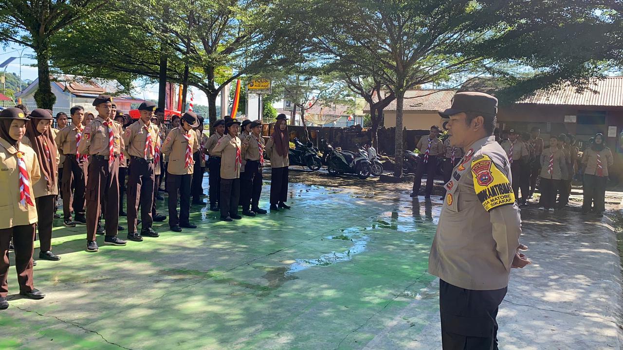 Bhabinkamtibmas Polsek Sikakap Brigpol Ade Saputra Laksanakan Penyuluhan dan Sosialisasi kepada Anak-anak di Desa Matobe