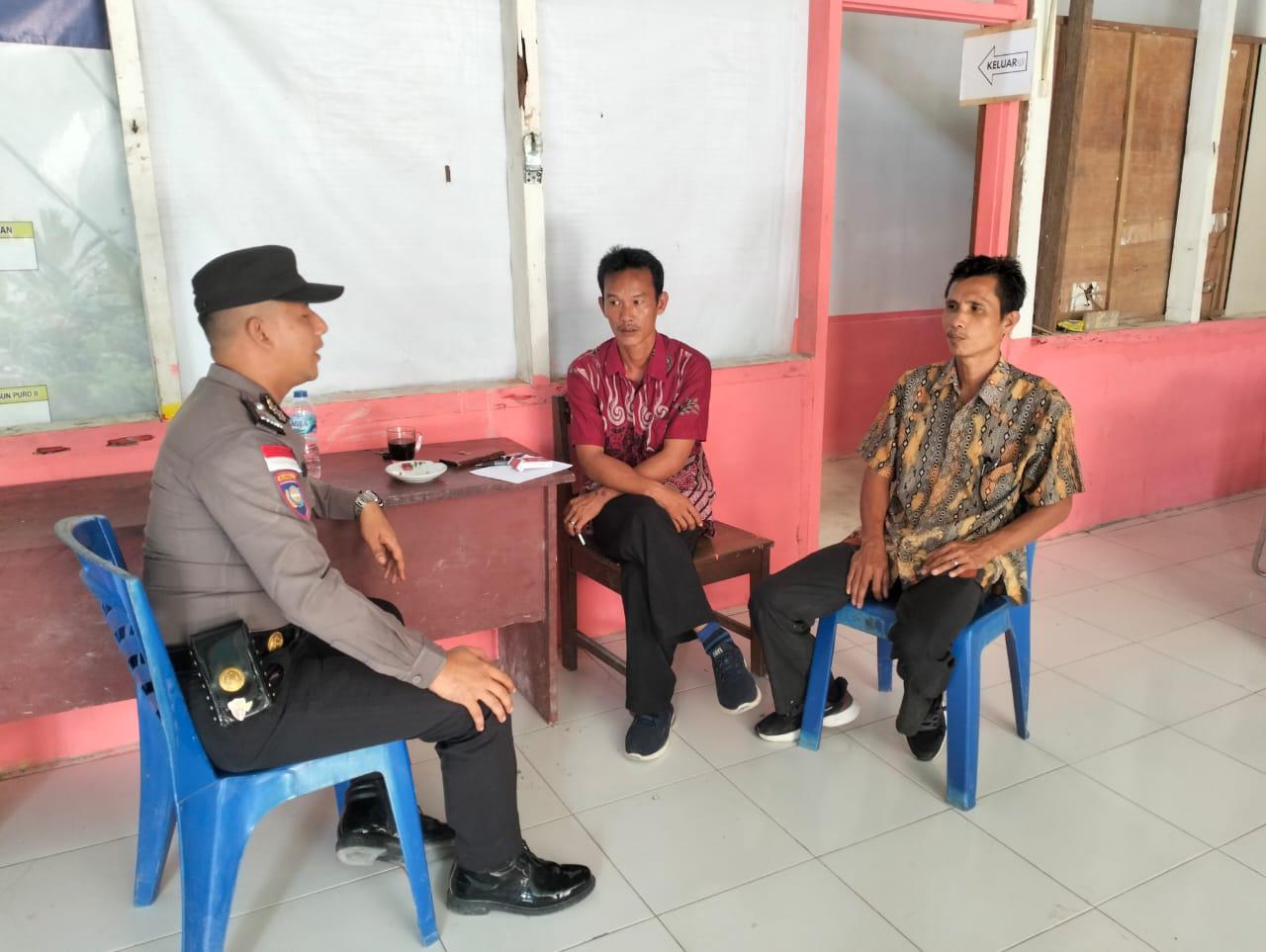 Bhabinkamtibmas Polsek Siberut Briptu Muhammad Sukri Laksanakan Sosialisasi Penerimaan Anggota Polri di Desa Siberut
