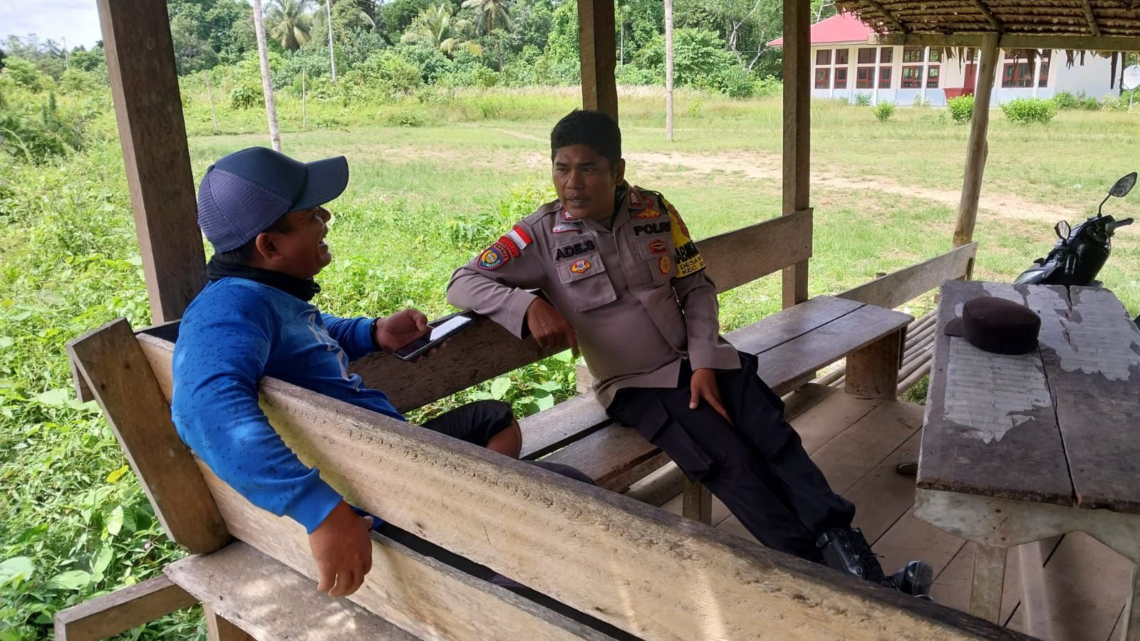 Bhabinkamtibmas Polsek Sikakap Brigpol Ade Saputra Himbau Warga Desa Matobe untuk Menjaga Kamtibmas