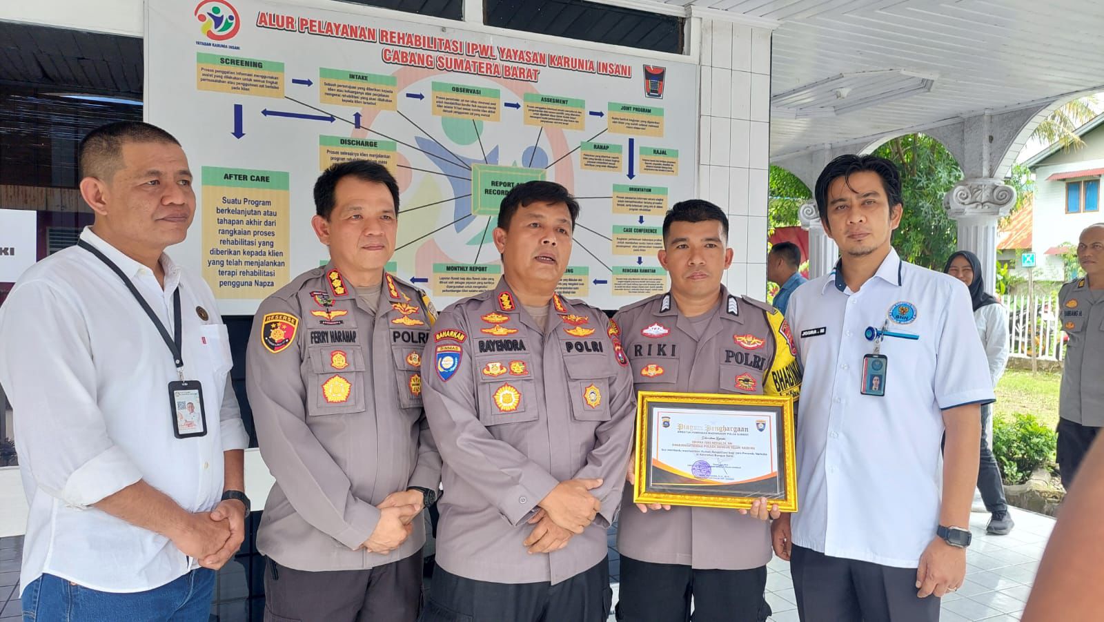 Apresiasi Bripka Riki, Dirbinmas Polda Sumbar Beri Penghargaan