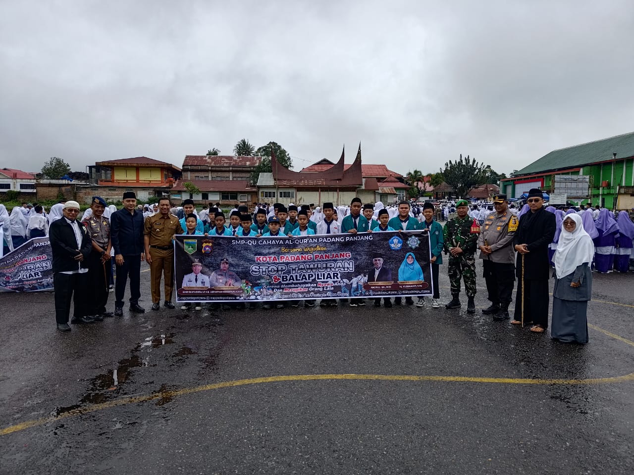 Polres Padang Panjang Gelar Apel Akbar Deklarasi Anti Tawuran,Balap liar dan kekerasan di lapangan Bancah Laweh.