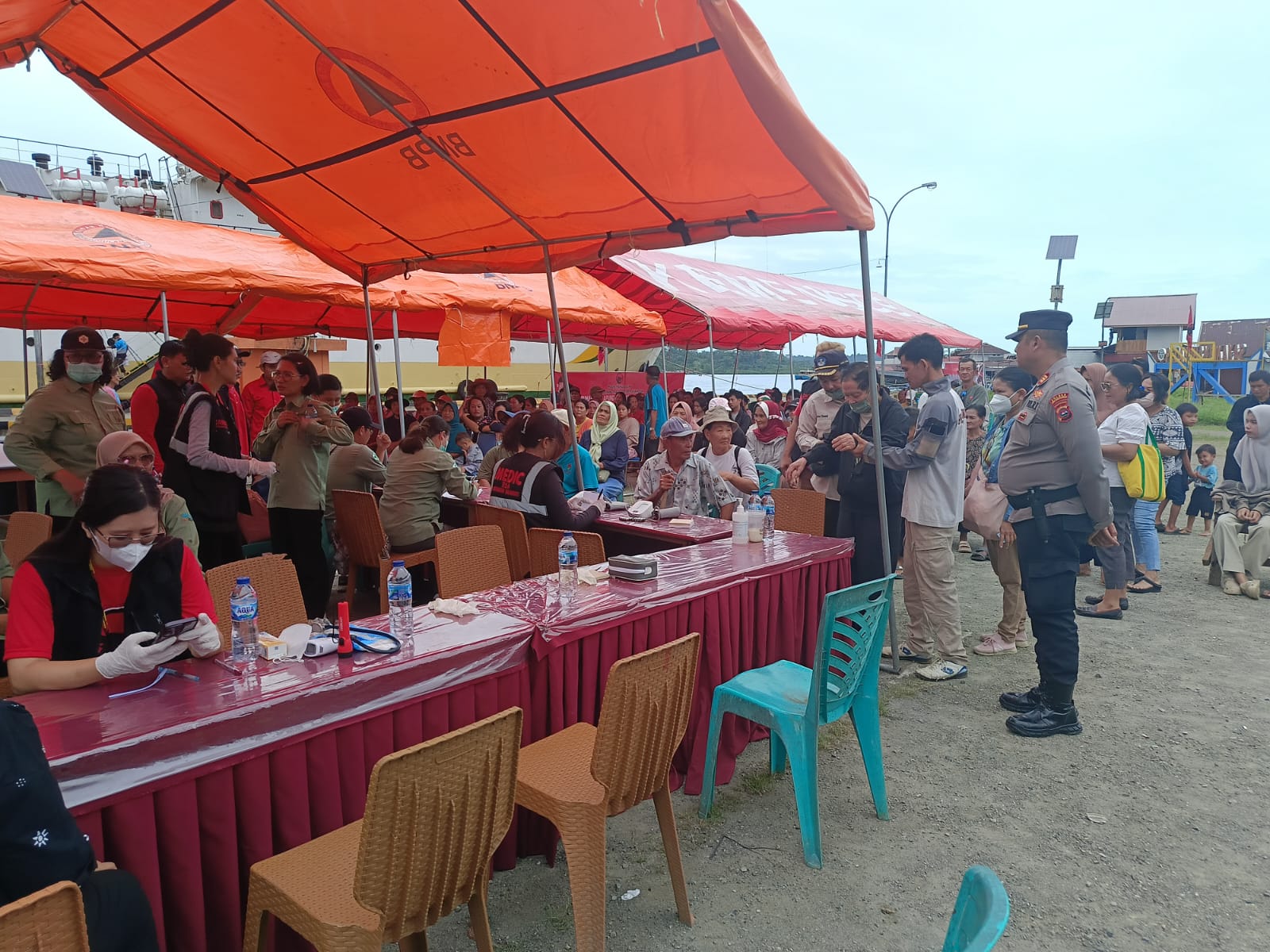 Pelayanan Kesehatan Gratis di Sikakap: Kapolres Kep Mentawai Melalui Polsek Sikakap Ajak Masyarakat Manfaatkan Kesempatan