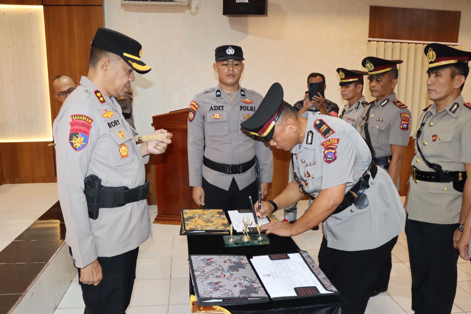 Pimpin Sertijab Kabag SDM, Kasat Intelkam, dan Kapolsek Sikakap, Kapolres Mentawai: Jabatan Adalah Amanah