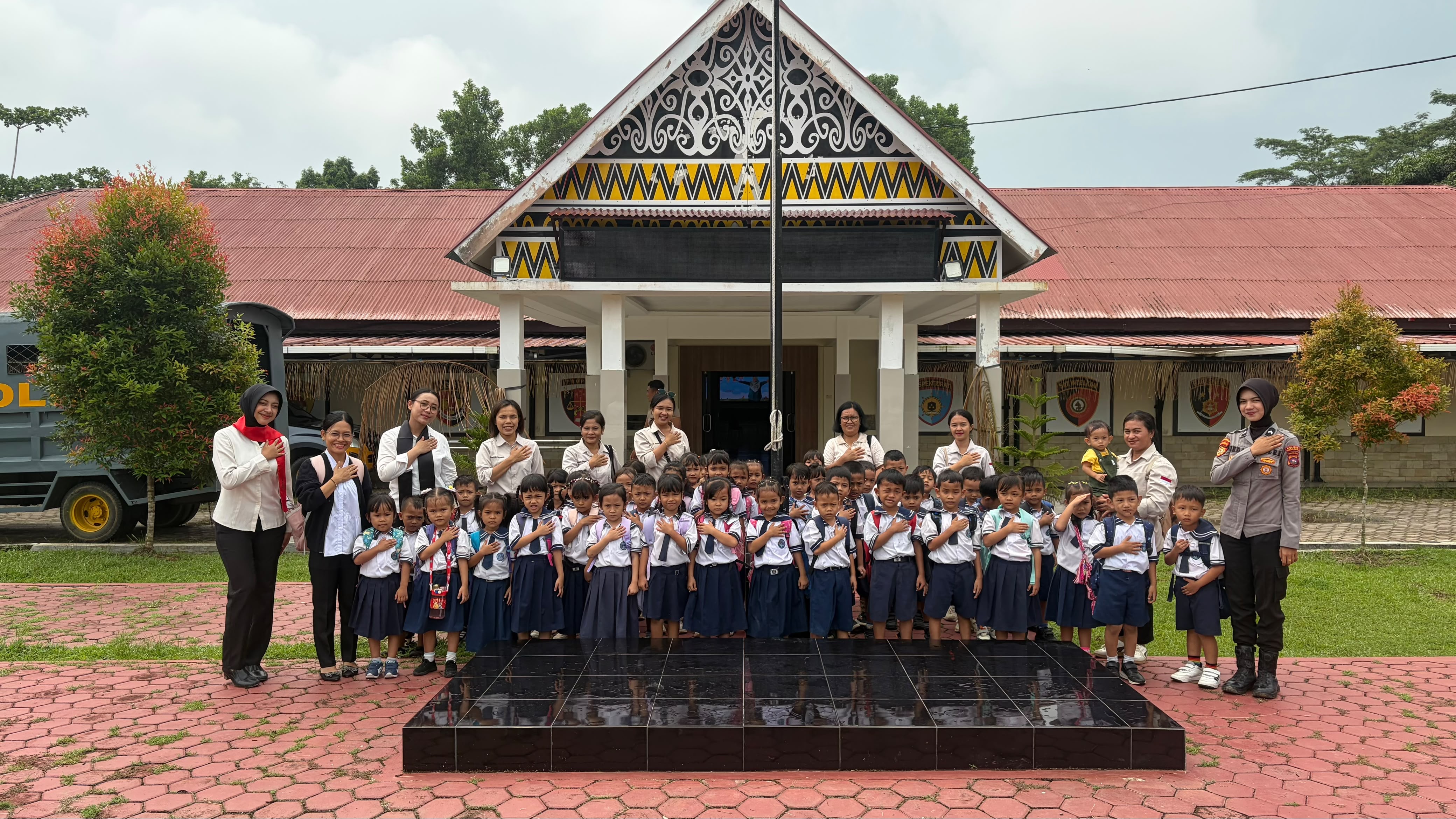 Wujudkan Pesan Kapolri, Polwan Polres Kepulauan Mentawai Edukasi Anak: Polisi Hadir untuk Memberikan Rasa Aman
