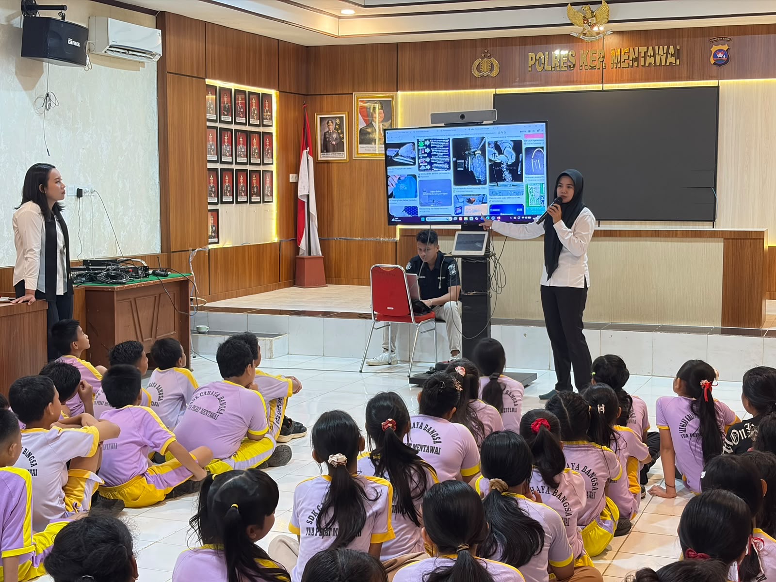 Sejalan dengan Program Kapolri, Polwan Polres Kepulauan Mentawai Edukasi Siswa SD Cahaya Bangsa tentang Pencegahan Bullying dan Pentingnya Berani Meminta Bantuan Polisi