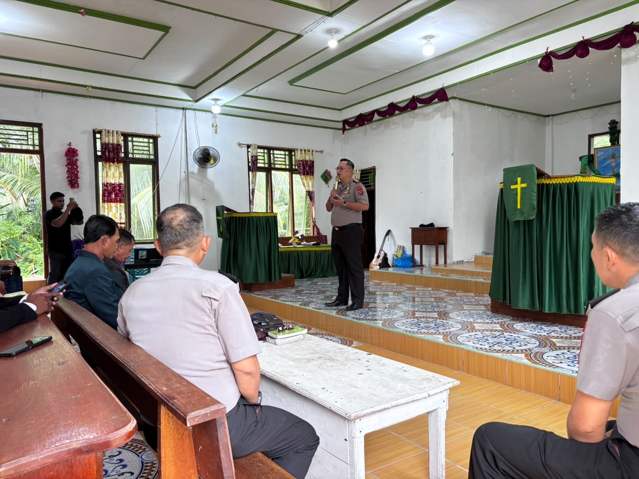 Plt. Kapolres Mentawai Ajak Jemaat GKLI Katiet Perkuat Sinergi Jaga Kamtibmas melalui Minggu Kasih